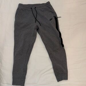 Men’s Nike grey joggers. Size M.